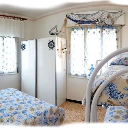 Casa Marina, In Pieno Centro A Pochi Passi Dal Mare E Con Aria Condizionata! Διαμέρισμα