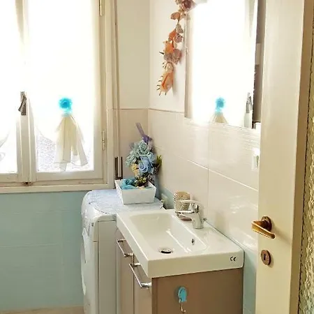 Casa Marina, In Pieno Centro A Pochi Passi Dal Mare E Con Aria Condizionata! Апартаменты *