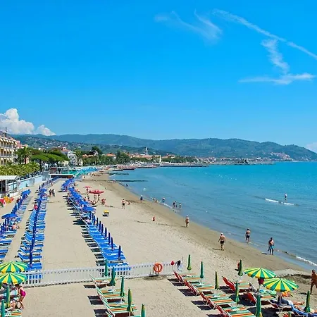 Casa Marina, In Pieno Centro A Pochi Passi Dal Mare E Con Aria Condizionata! Daire *