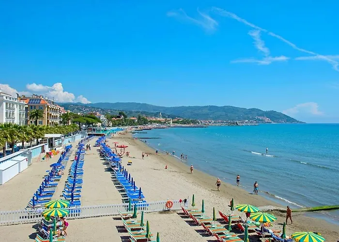 Casa Marina, In Pieno Centro A Pochi Passi Dal Mare E Con Aria Condizionata! Apartment *